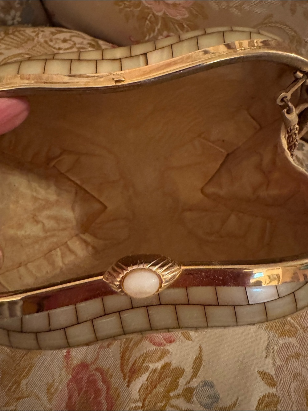 Vintage Mother Of Pearl Lucite Clutch Bag Evening Purse Gold Ivory - Picture 5 of 16
